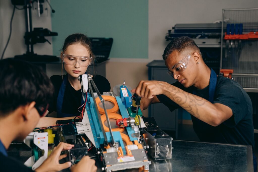 Engineering students working together for TU Delft Excellence Scholarship 2027